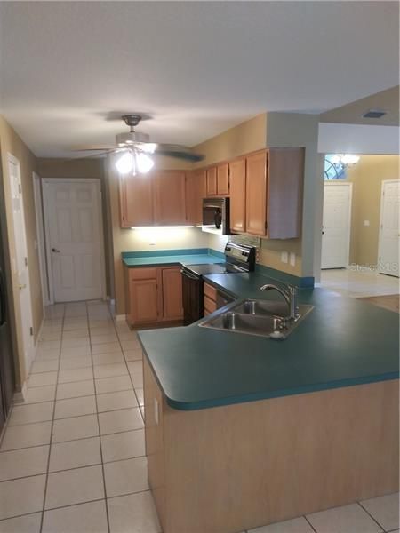 Recently Rented: $1,695 (3 beds, 2 baths, 1685 Square Feet)