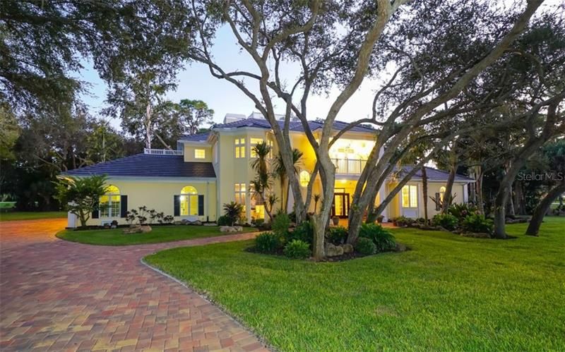 Recently Sold: $925,000 (5 beds, 4 baths, 4443 Square Feet)