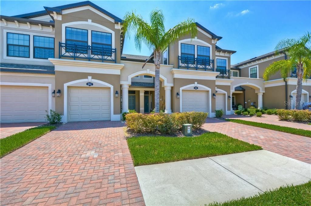Recently Sold: $225,000 (2 beds, 2 baths, 1571 Square Feet)