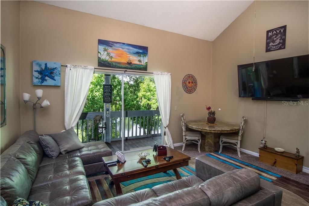 Vendido Recientemente: $184,900 (2 camas, 1 baños, 966 Pies cuadrados)