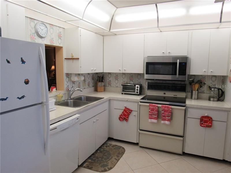 Recently Sold: $155,000 (2 beds, 2 baths, 1408 Square Feet)