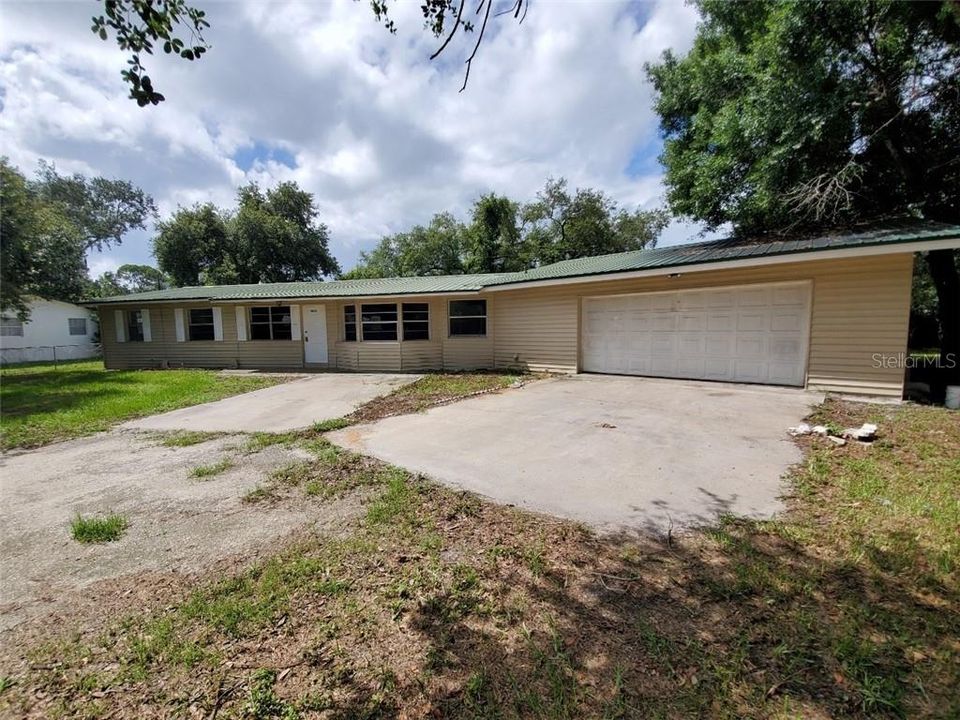Recently Sold: $169,000 (3 beds, 2 baths, 1426 Square Feet)