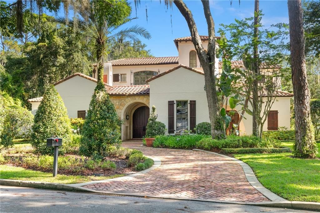 Recently Sold: $2,950,000 (6 beds, 6 baths, 7048 Square Feet)