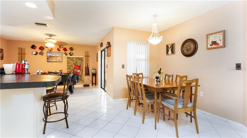 OPEN Kitchen, Family Room, Dining Area Combo perfect for entertaining