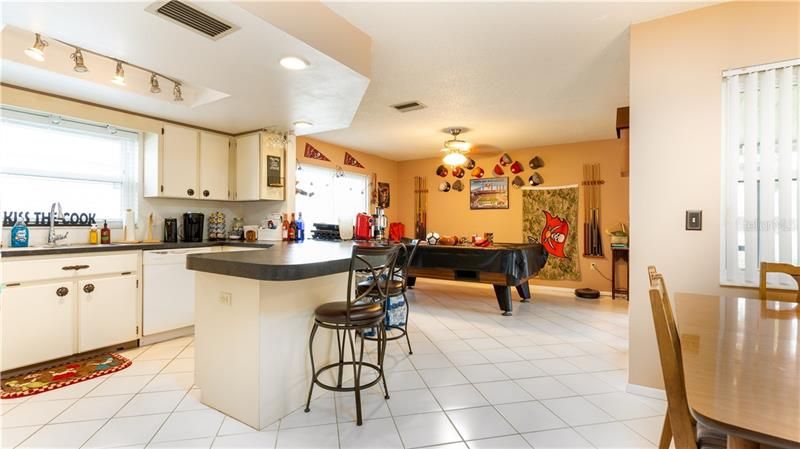 OPEN Kitchen, Family Room, Dining Area Combo perfect for entertaining
