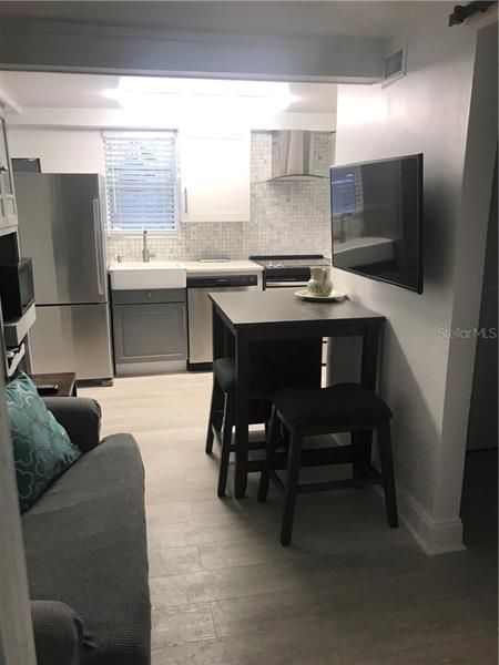 Recently Rented: $1,200 (1 beds, 1 baths, 450 Square Feet)
