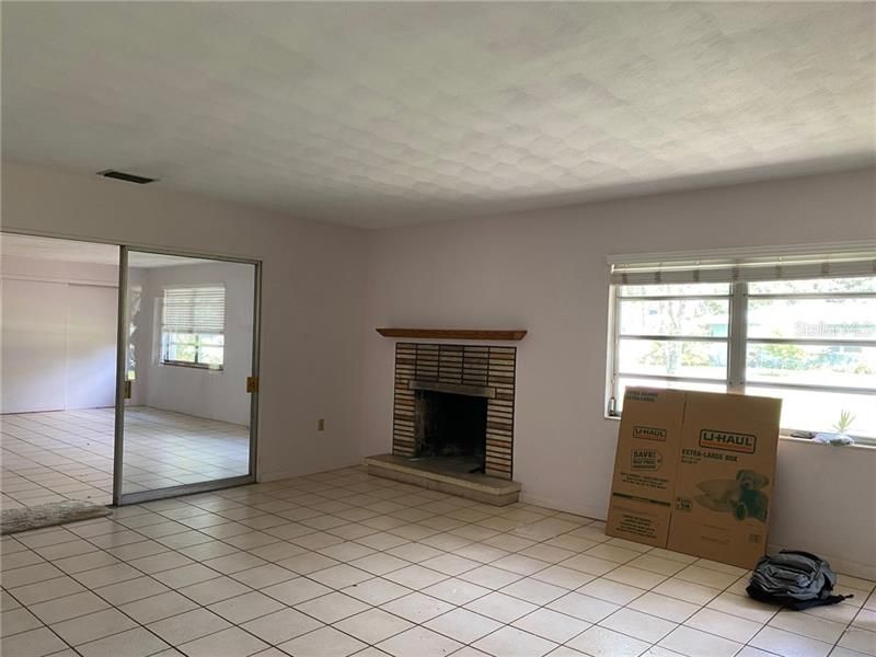 Vendido Recientemente: $179,900 (3 camas, 2 baños, 1680 Pies cuadrados)