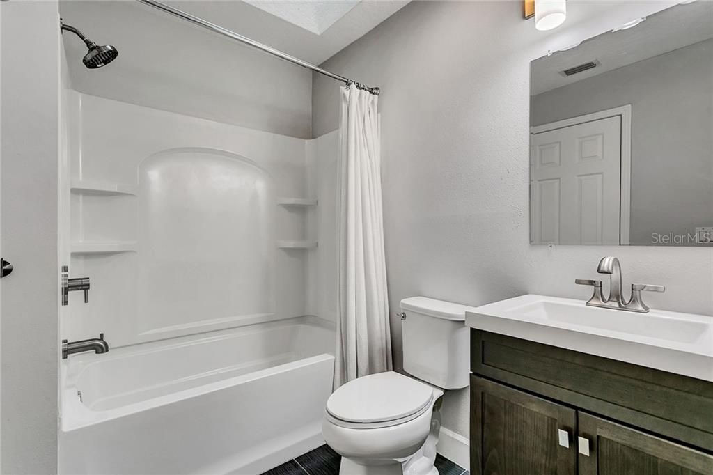 最近售出: $774,900 (4 贝兹, 2 浴室, 2766 平方英尺)