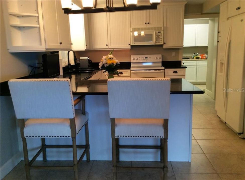 Kitchen breakfast bar.