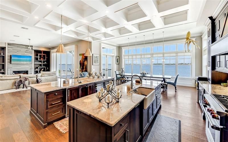 Recently Sold: $2,999,999 (5 beds, 5 baths, 5032 Square Feet)
