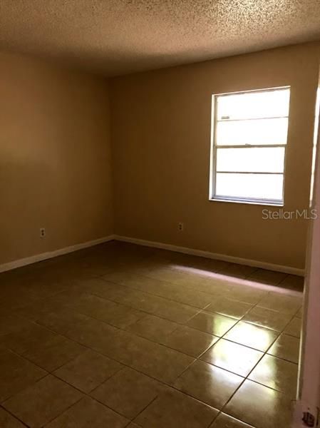 Recently Rented: $650 (2 beds, 1 baths, 961 Square Feet)