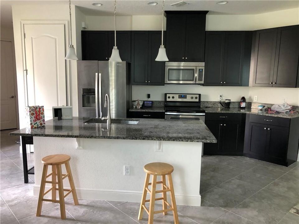 Recently Sold: $290,000 (3 beds, 3 baths, 1801 Square Feet)