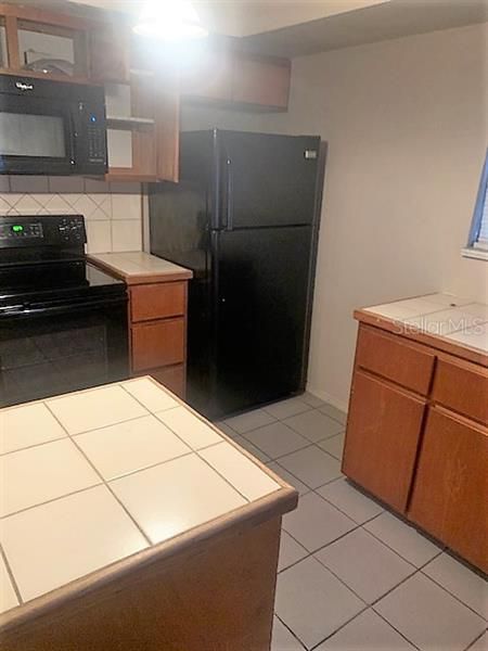 Recently Rented: $750 (1 beds, 1 baths, 700 Square Feet)