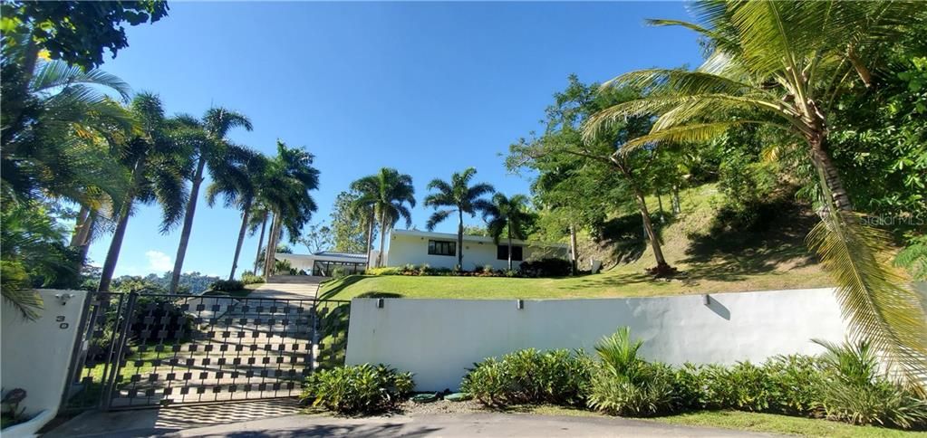 Vendido Recientemente: $795,000 (4 camas, 2 baños, 3137 Pies cuadrados)