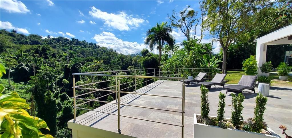 Vendido Recientemente: $795,000 (4 camas, 2 baños, 3137 Pies cuadrados)