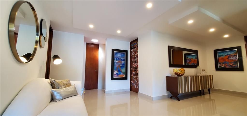 Vendido Recientemente: $795,000 (4 camas, 2 baños, 3137 Pies cuadrados)