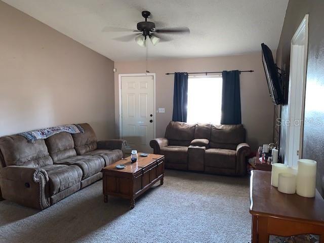 Recently Sold: $165,700 (3 beds, 2 baths, 1105 Square Feet)