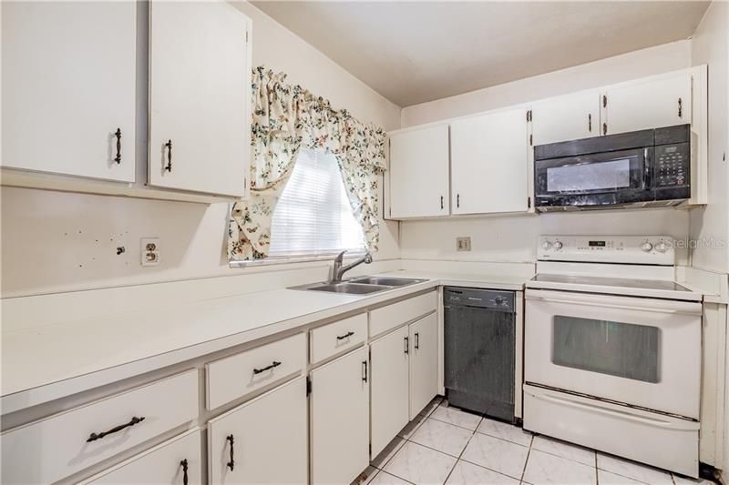 Recently Sold: $135,000 (3 beds, 2 baths, 1175 Square Feet)