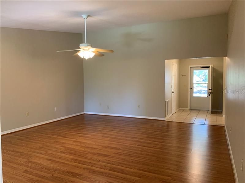 Recently Rented: $1,350 (2 beds, 2 baths, 1225 Square Feet)