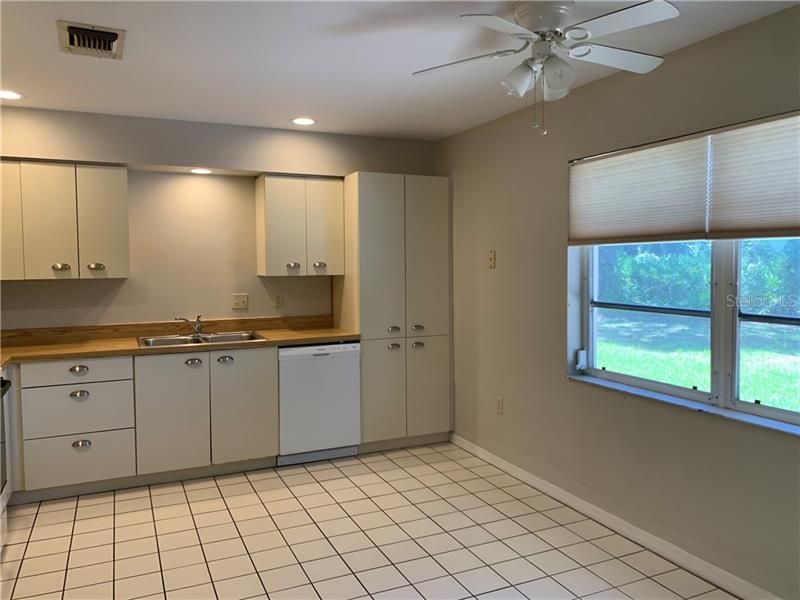 Recently Rented: $1,350 (2 beds, 2 baths, 1225 Square Feet)