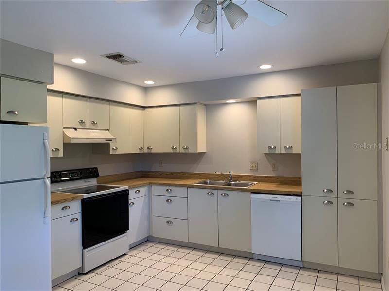 Recently Rented: $1,350 (2 beds, 2 baths, 1225 Square Feet)