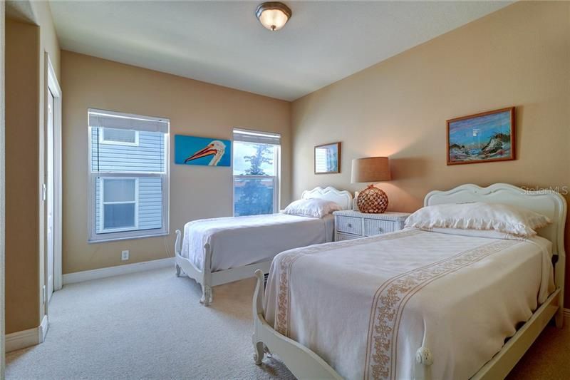 Recently Sold: $699,000 (2 beds, 2 baths, 1346 Square Feet)