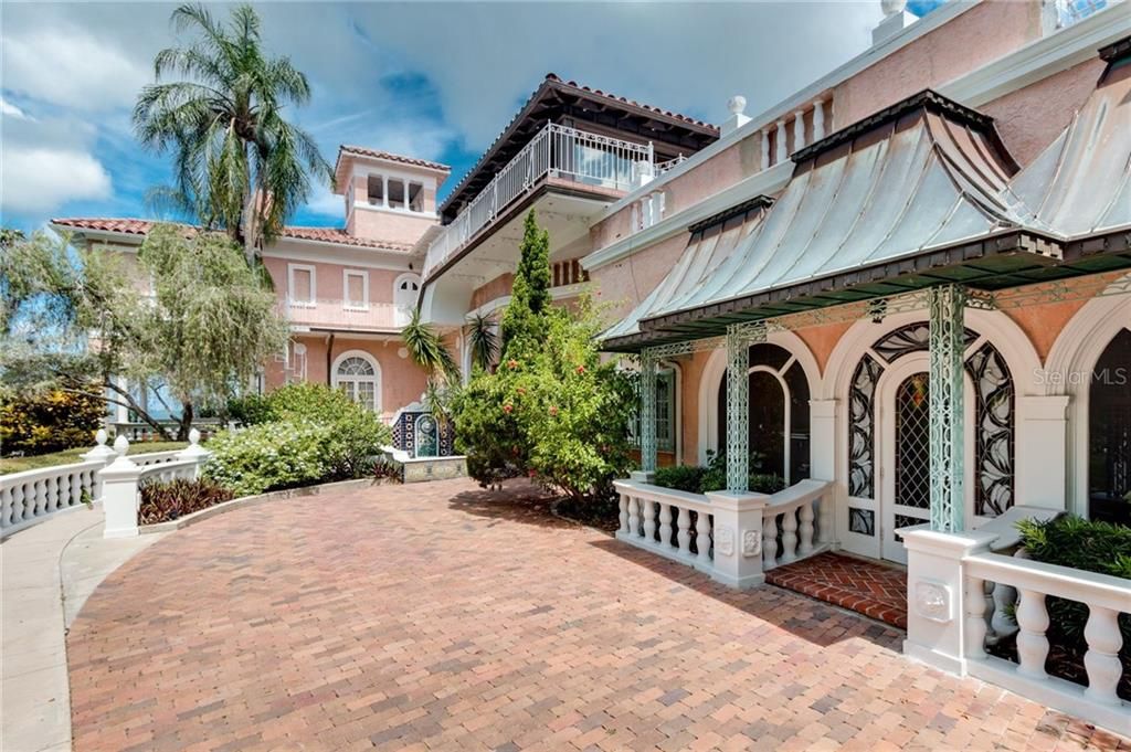 Recently Sold: $4,599,000 (5 beds, 6 baths, 7667 Square Feet)