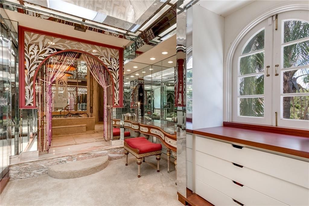 Recently Sold: $4,599,000 (5 beds, 6 baths, 7667 Square Feet)