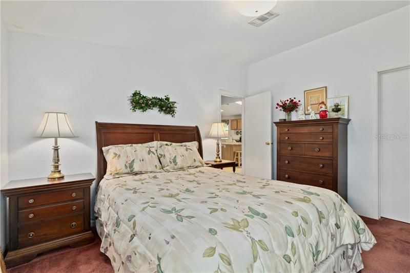 Vendido Recientemente: $249,900 (3 camas, 2 baños, 1919 Pies cuadrados)
