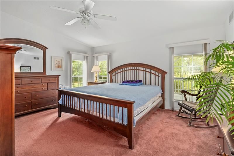 Vendido Recientemente: $249,900 (3 camas, 2 baños, 1919 Pies cuadrados)