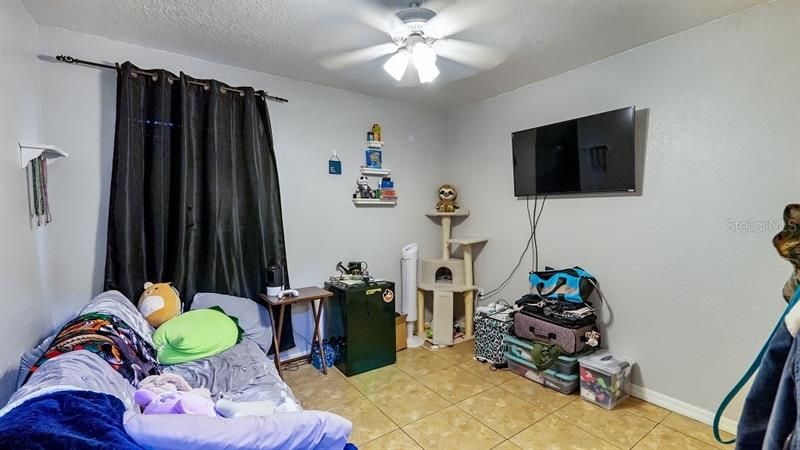 Recently Sold: $220,000 (3 beds, 2 baths, 1482 Square Feet)