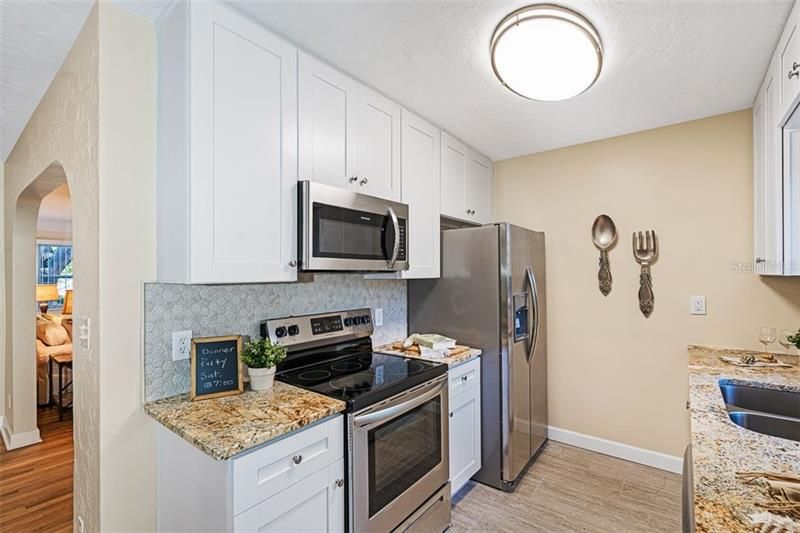 Recently Sold: $270,000 (2 beds, 1 baths, 1013 Square Feet)