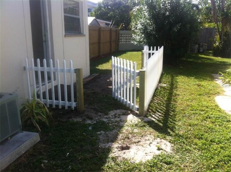 PET FRIENDLY - fenced in yard