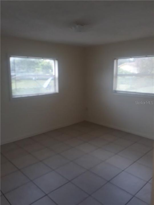 Recently Rented: $800 (2 beds, 1 baths, 990 Square Feet)