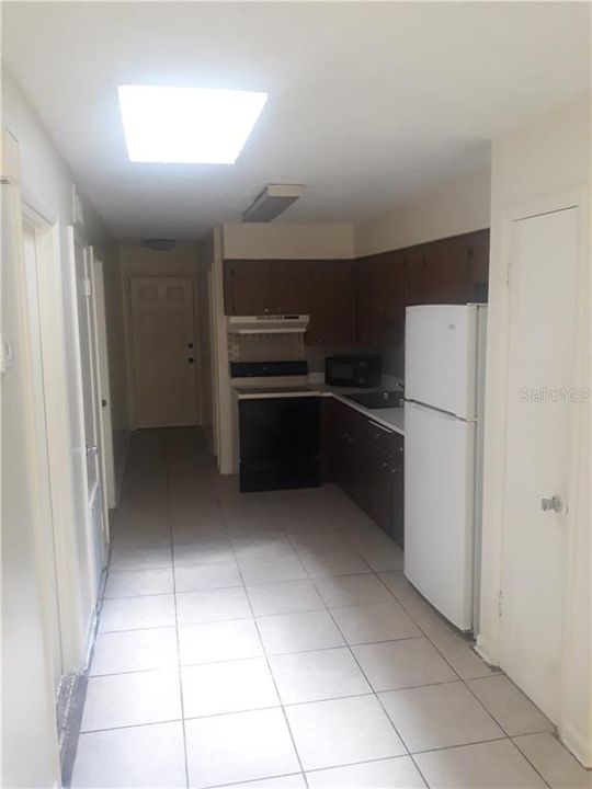 Recently Rented: $800 (2 beds, 1 baths, 990 Square Feet)