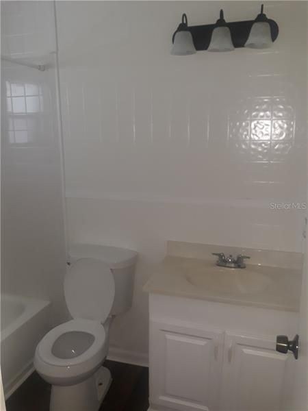 Recently Rented: $800 (2 beds, 1 baths, 990 Square Feet)