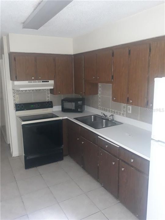 Recently Rented: $800 (2 beds, 1 baths, 990 Square Feet)