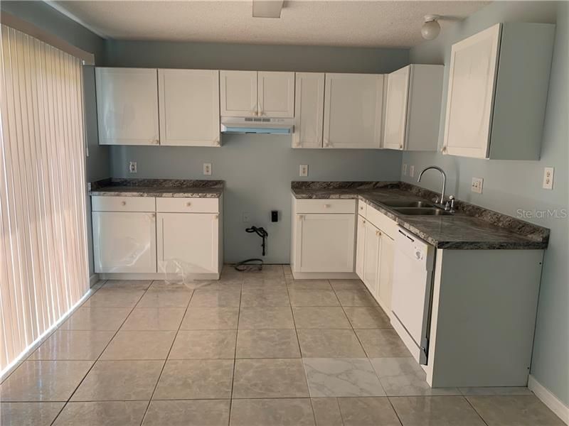 Recently Rented: $1,400 (4 beds, 2 baths, 1438 Square Feet)