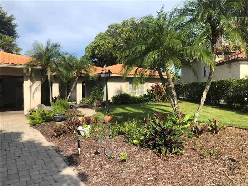 Recently Sold: $1,995,000 (3 beds, 2 baths, 1934 Square Feet)