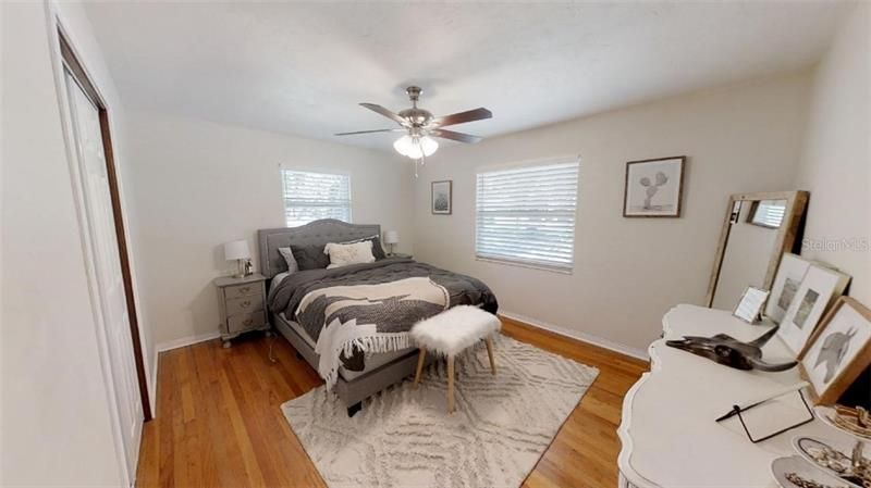 Recently Rented: $1,590 (3 beds, 1 baths, 978 Square Feet)