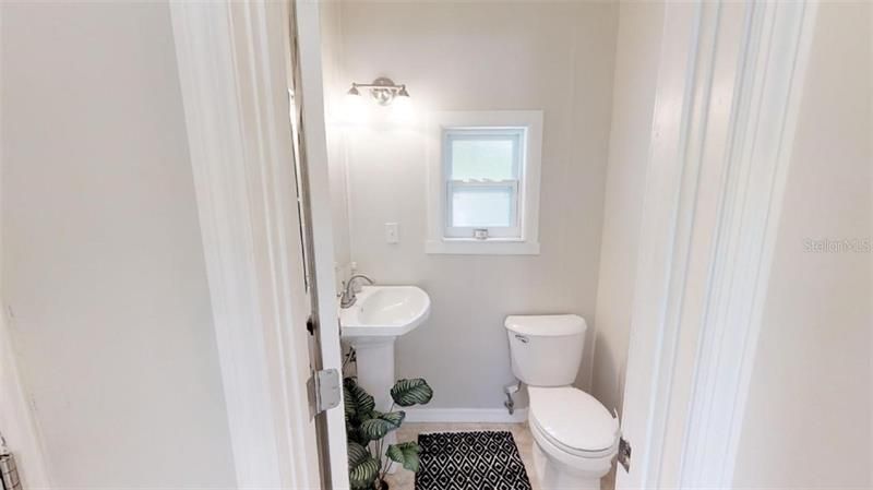 Recently Rented: $1,590 (3 beds, 1 baths, 978 Square Feet)