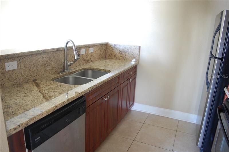 Recently Rented: $875 (1 beds, 1 baths, 563 Square Feet)