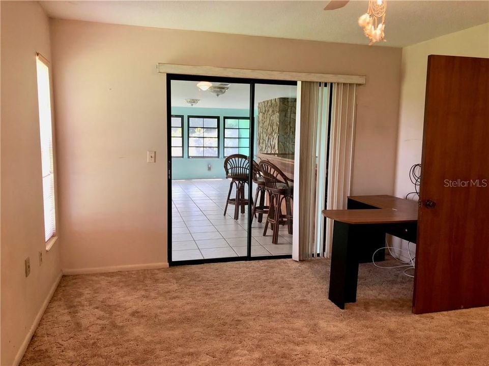 Vendido Recientemente: $182,000 (3 camas, 2 baños, 2160 Pies cuadrados)