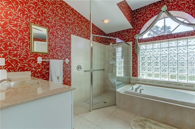 最近售出: $400,000 (4 贝兹, 3 浴室, 2264 平方英尺)