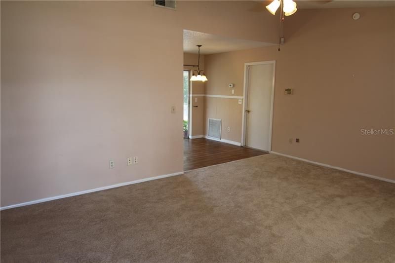 Recently Rented: $1,250 (2 beds, 1 baths, 838 Square Feet)