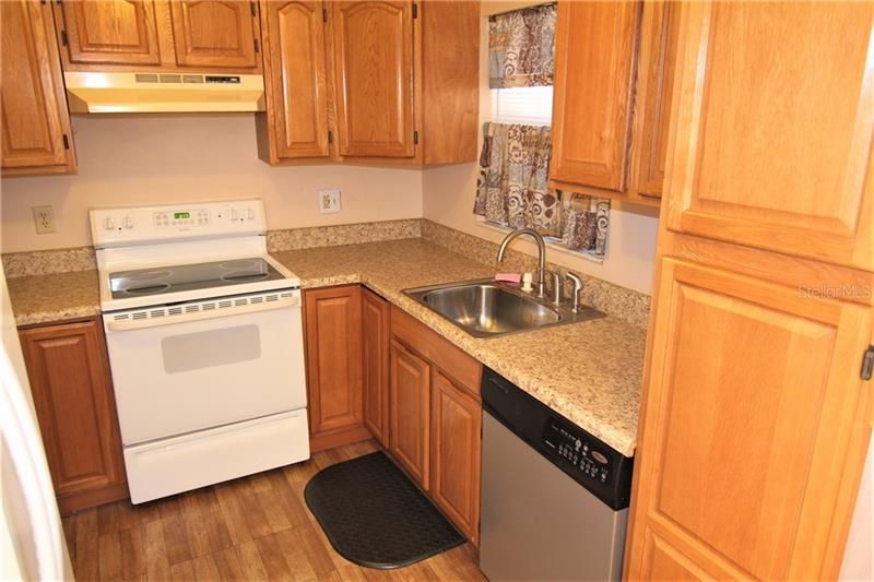 Recently Rented: $1,250 (2 beds, 1 baths, 838 Square Feet)