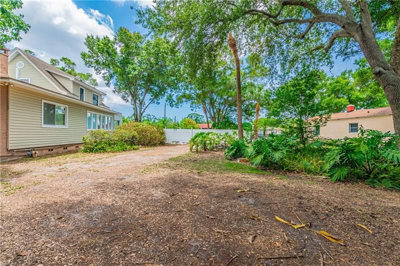 Recently Sold: $355,000 (3 beds, 3 baths, 1988 Square Feet)