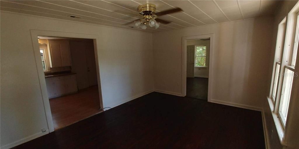 Recently Rented: $875 (3 beds, 1 baths, 1108 Square Feet)