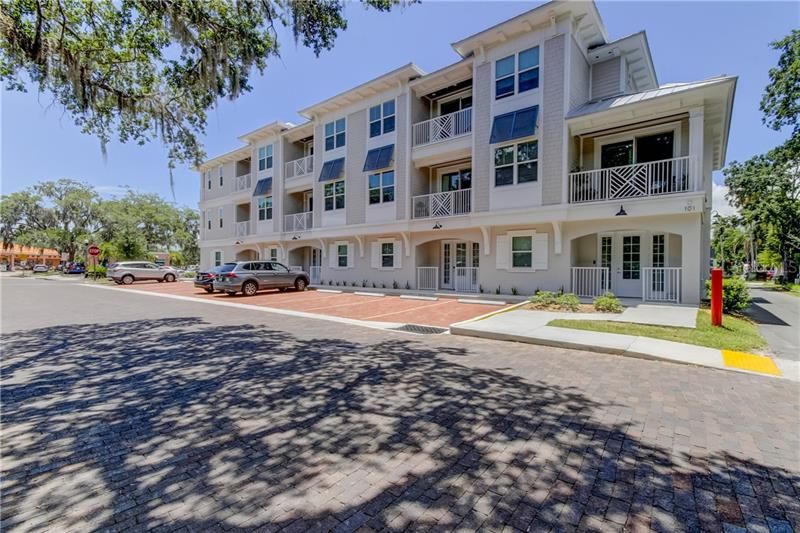 Recently Rented: $1,850 (2 beds, 2 baths, 888 Square Feet)