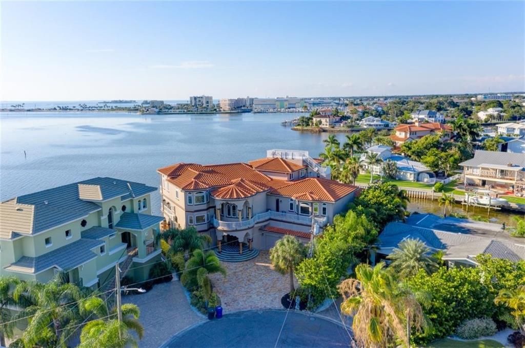 Recently Sold: $2,750,000 (6 beds, 4 baths, 6991 Square Feet)